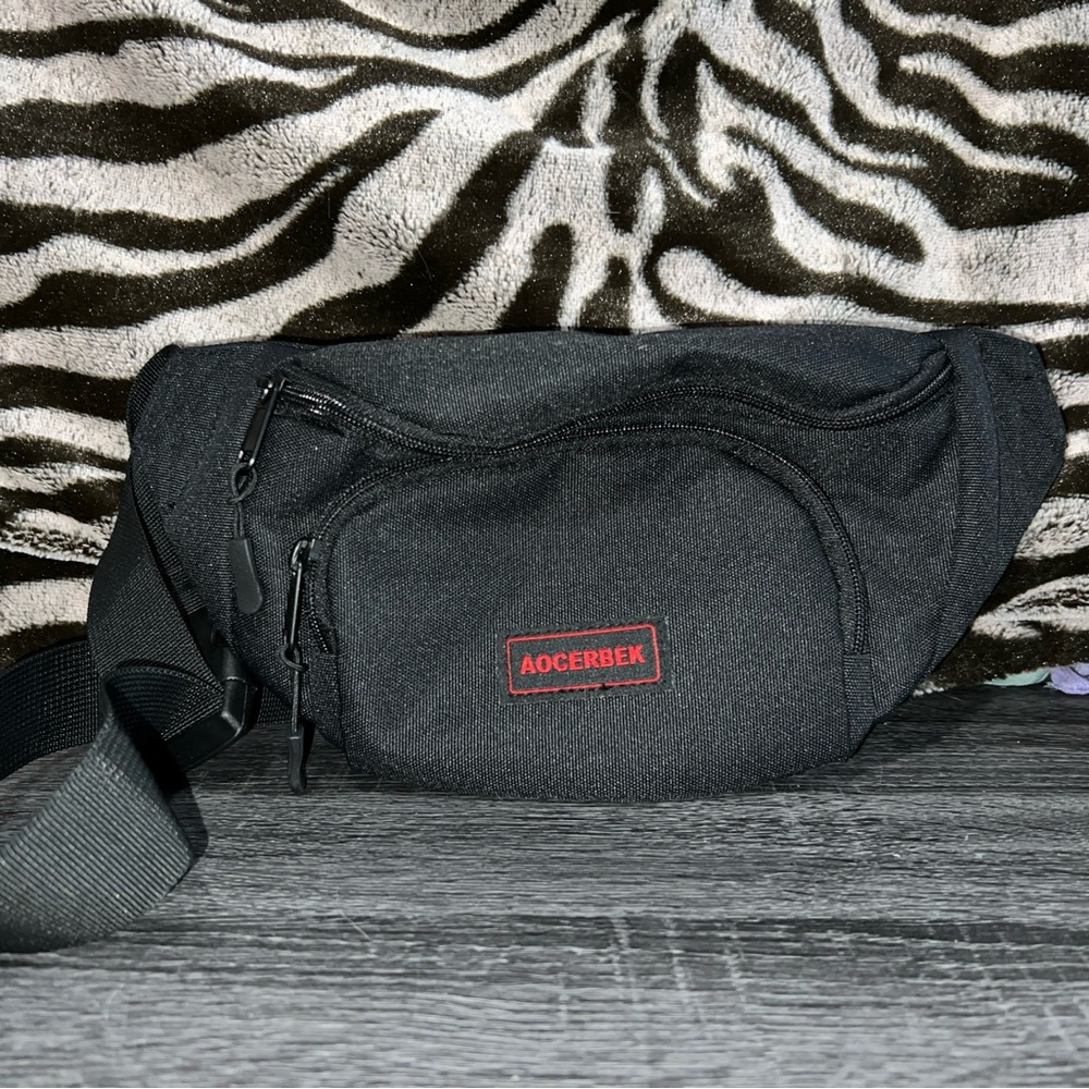 Black unisex Fanny pack